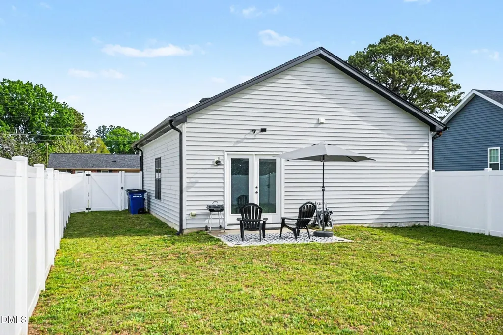 807 A Peedin Street Selma NC 27576