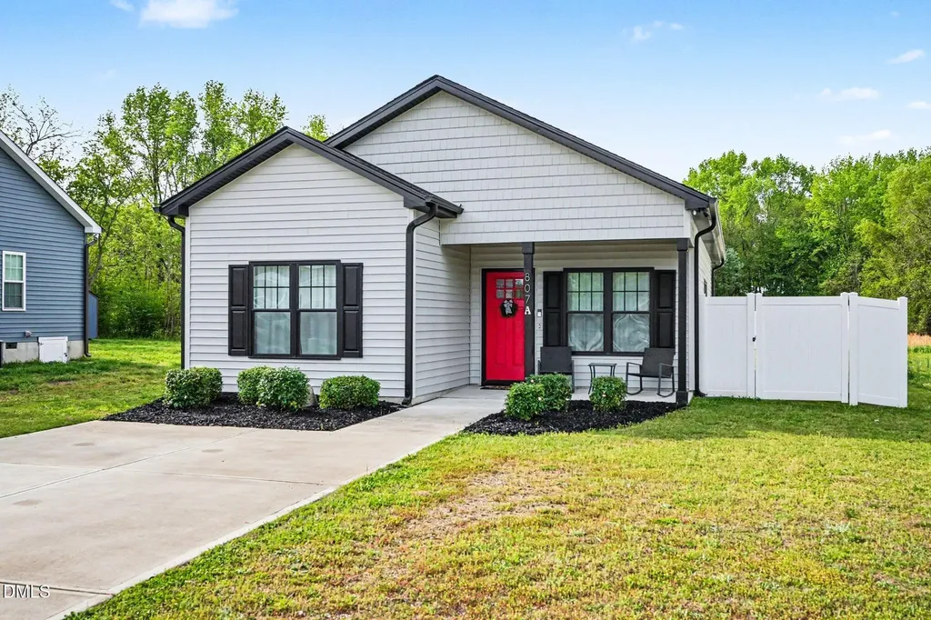 807 A Peedin Street Selma NC 27576