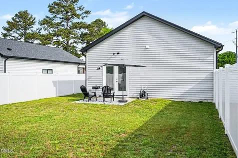 807 A Peedin Street Selma NC 27576