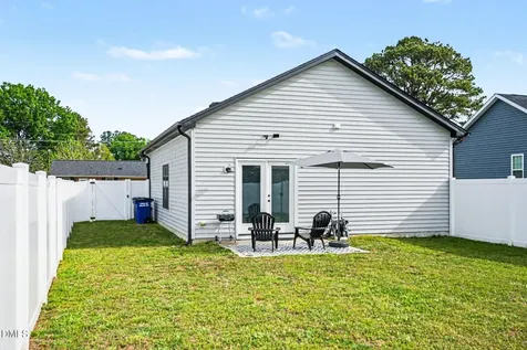 807 A Peedin Street Selma NC 27576
