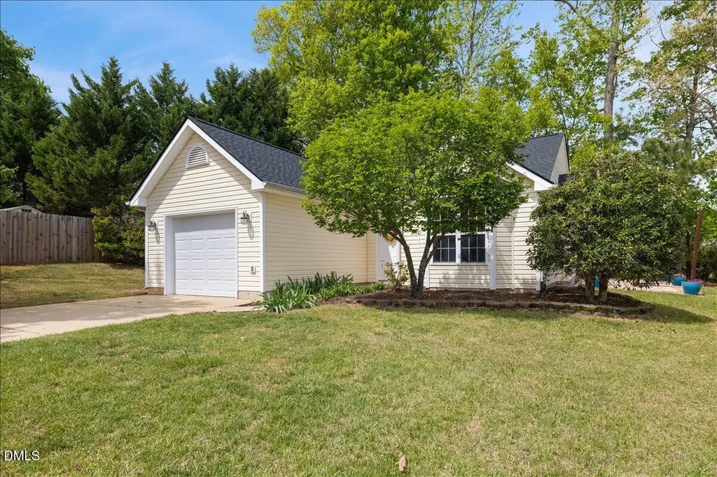 105 Hornholly Way Holly Springs NC 27540