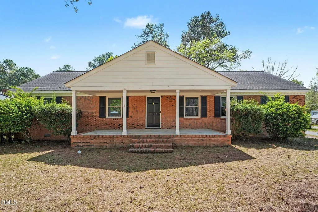 1506 Hart Goldsboro NC 27530