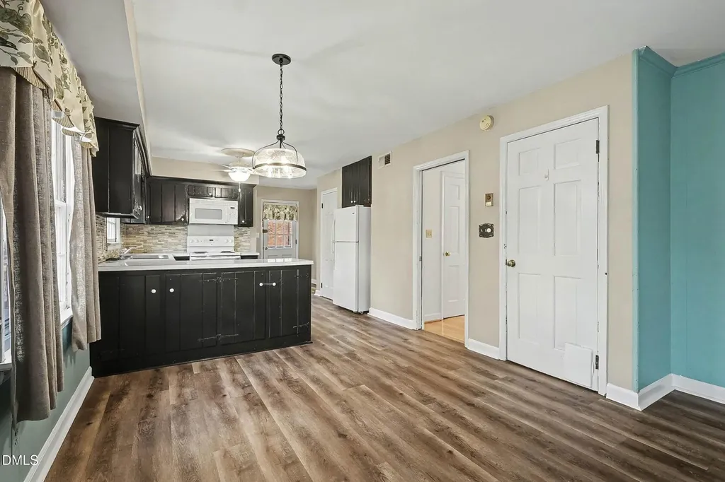 3704 Pembrook Place Raleigh NC 27612