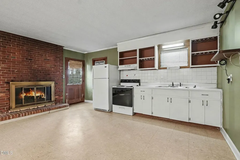 3704 Pembrook Place Raleigh NC 27612