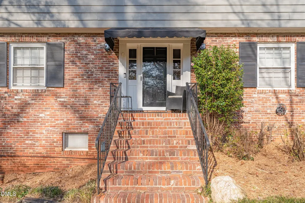 3704 Pembrook Place Raleigh NC 27612