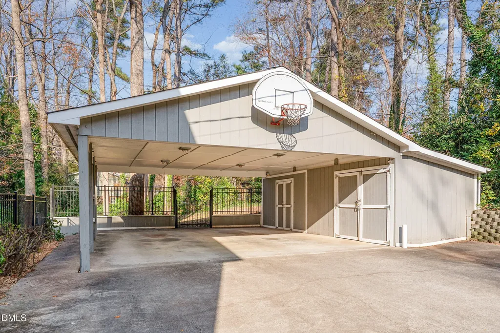 3704 Pembrook Place Raleigh NC 27612