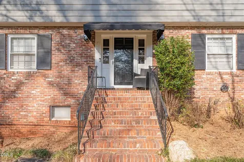 3704 Pembrook Place Raleigh NC 27612