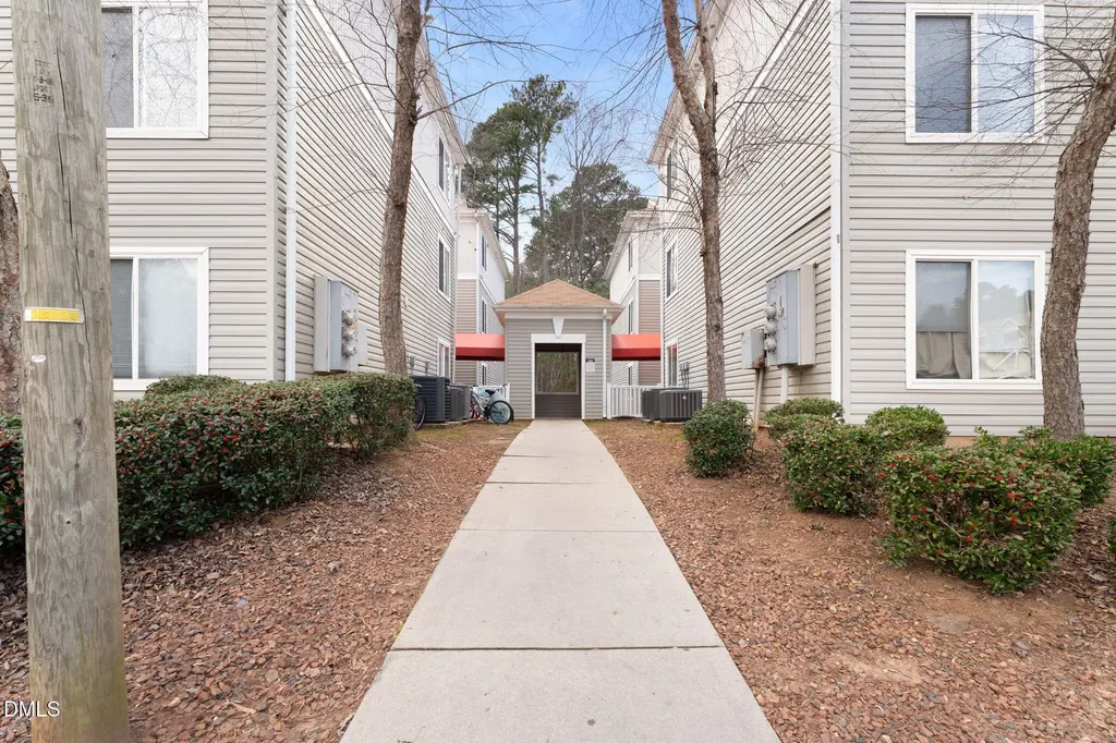1420 Collegiate Circle Raleigh NC 27606