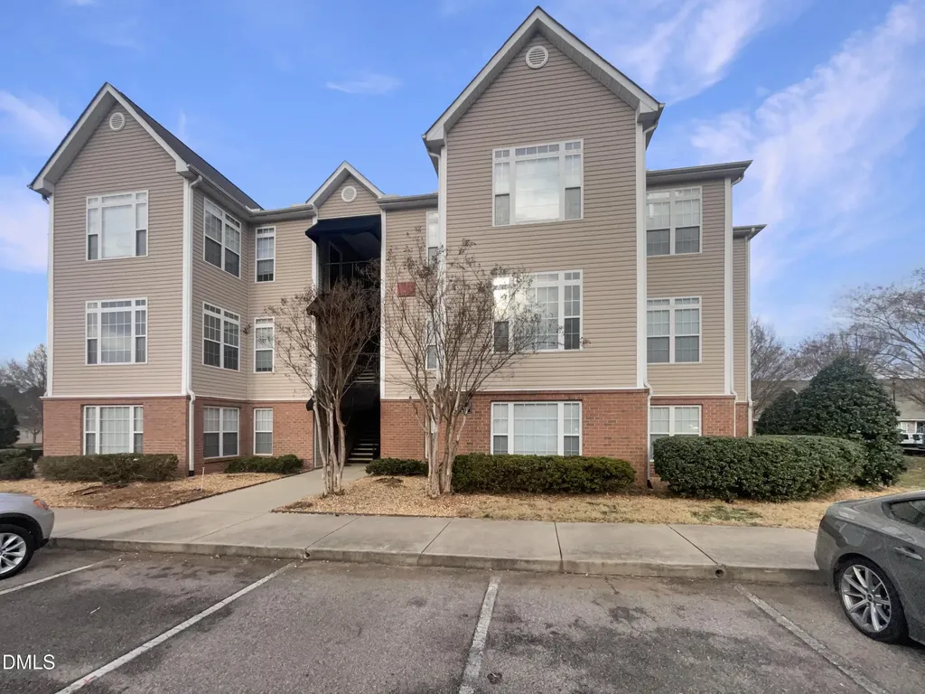 2501 Huntscroft Lane Raleigh NC 27617