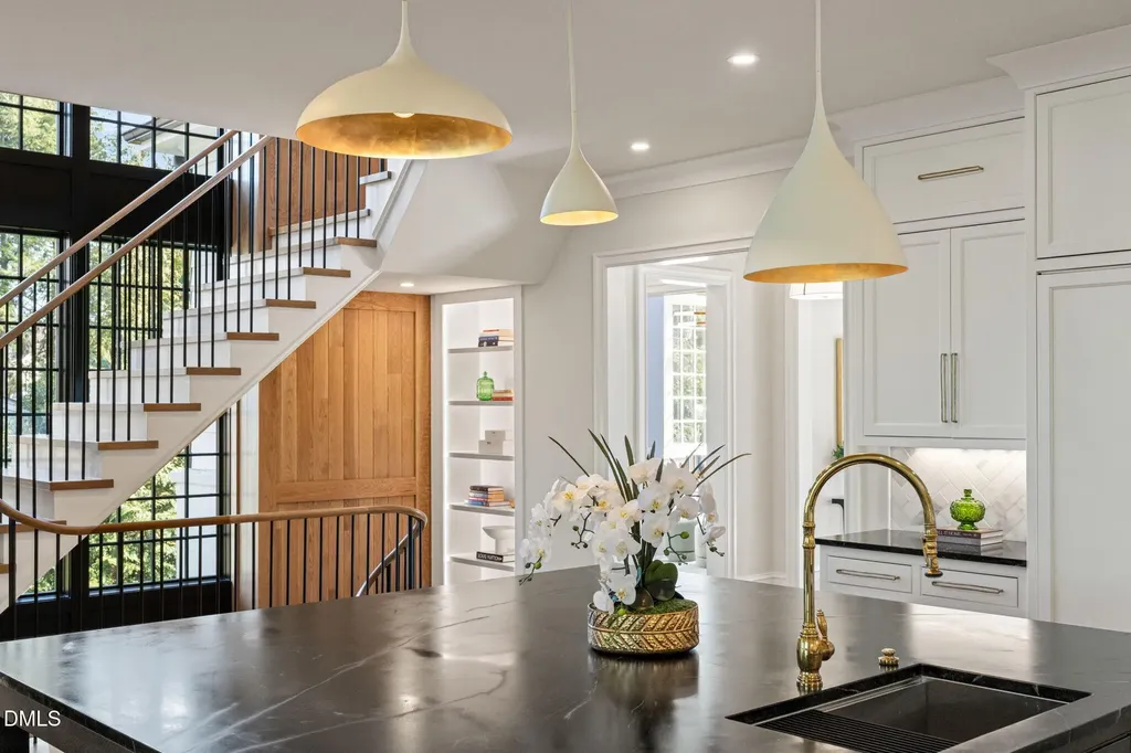 812 Manchester Drive Raleigh NC 27609