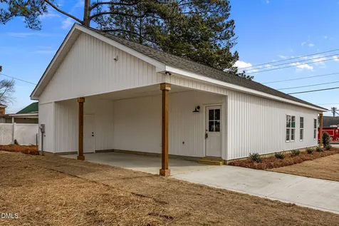 206 S Wall Street Benson NC 27504