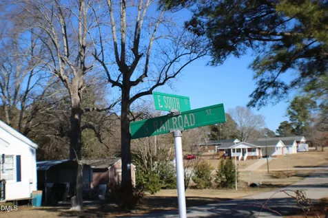 365 S Mckinley Street Coats NC 27521