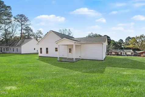 1709 Elizabeth Drive Kinston NC 28504
