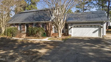 1023 Devonshire Trail Aberdeen NC 28315