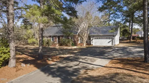1023 Devonshire Trail Aberdeen NC 28315