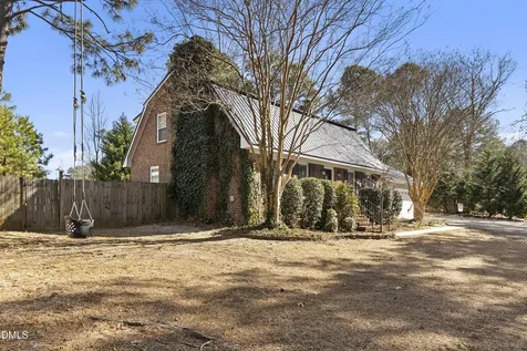 1023 Devonshire Trail Aberdeen NC 28315