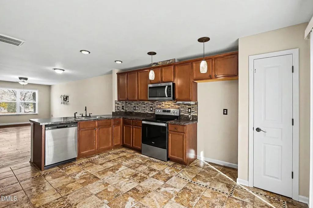 2905 Berkeley Springs Raleigh NC 27616