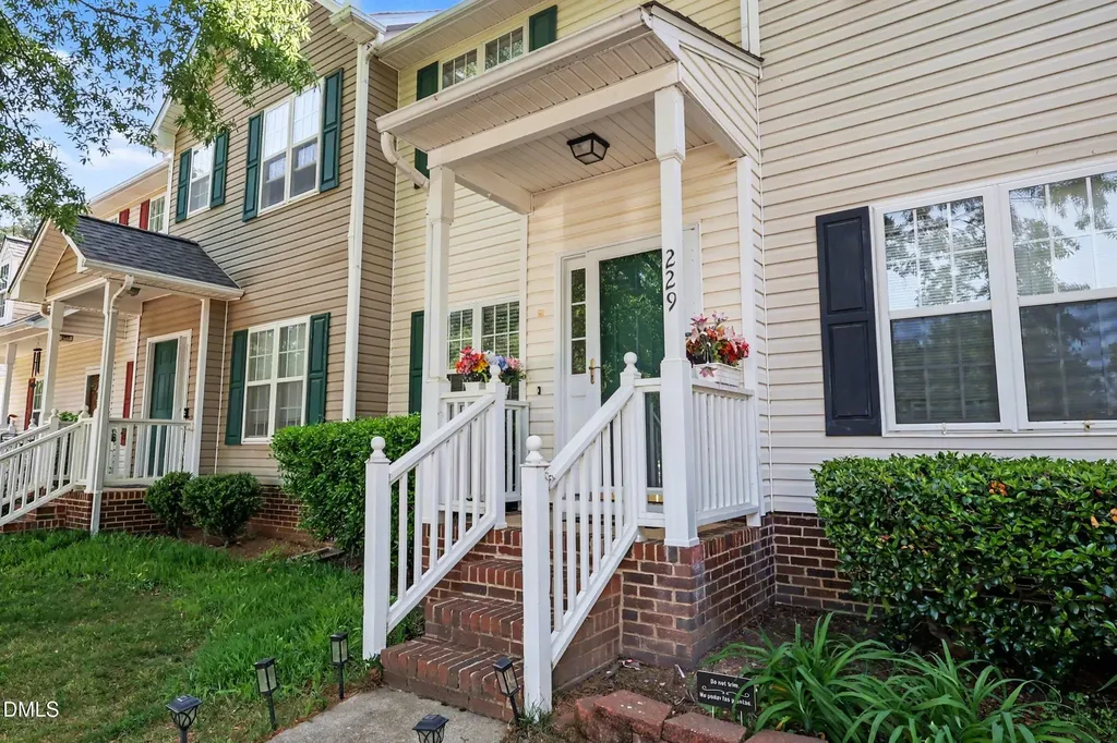 229 Commons Drive Holly Springs NC 27540