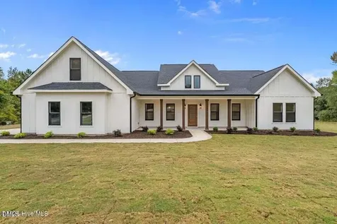 2727 Us 1 Highway Vass NC 28394