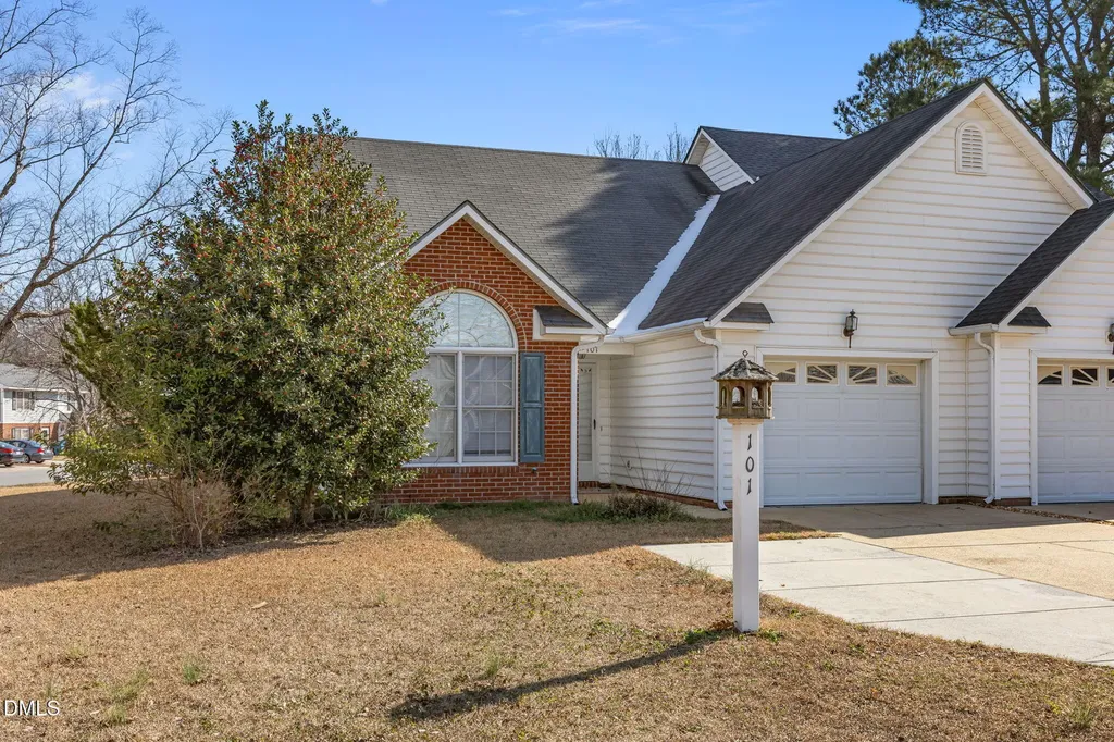 101 Fairwoods Court Dunn NC 28334