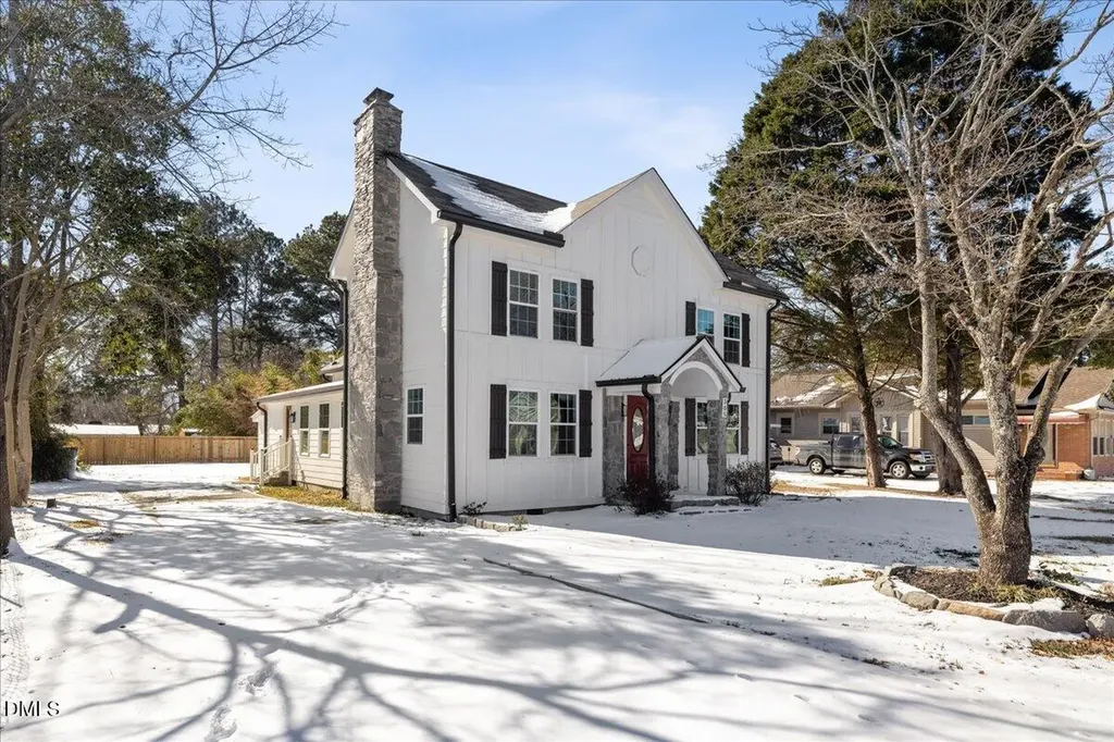 305 W Canary Street Dunn NC 28334