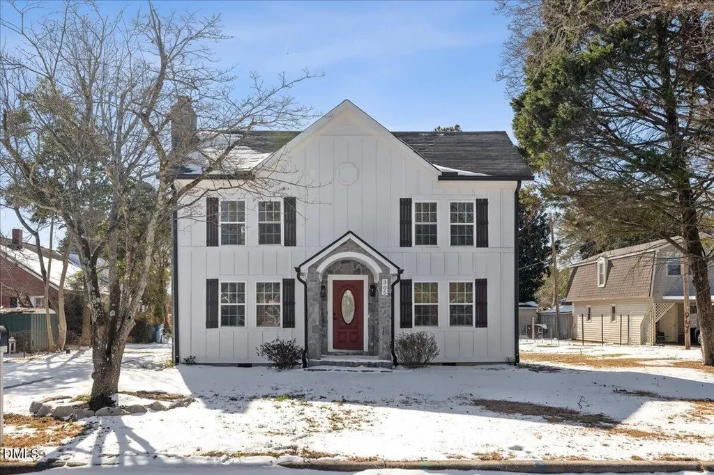 305 W Canary Street Dunn NC 28334