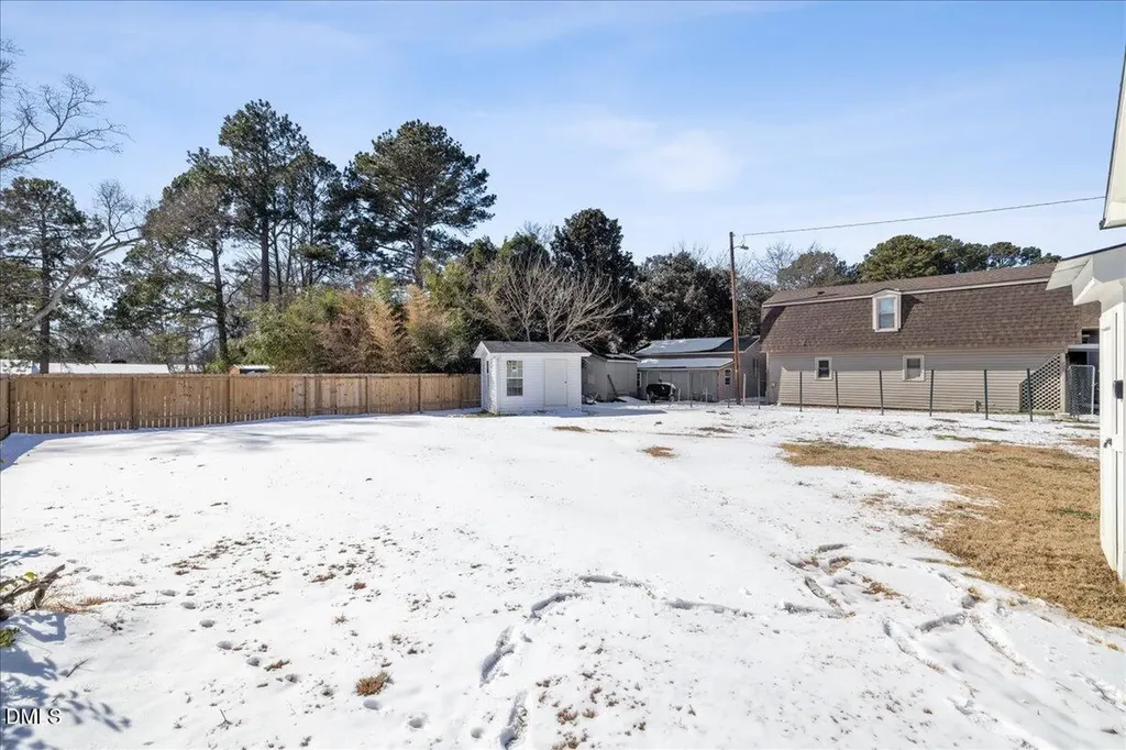305 W Canary Street Dunn NC 28334