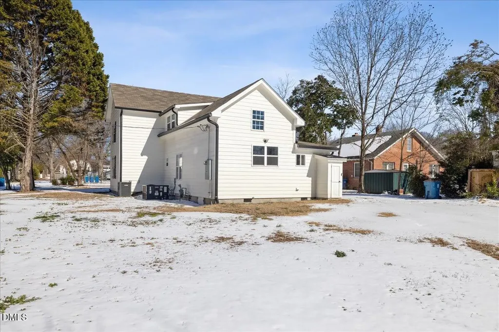 305 W Canary Street Dunn NC 28334
