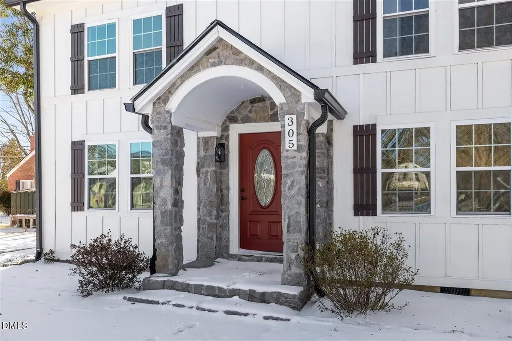 305 W Canary Street Dunn NC 28334