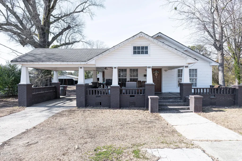 807 N Pollock Street Selma NC 27576