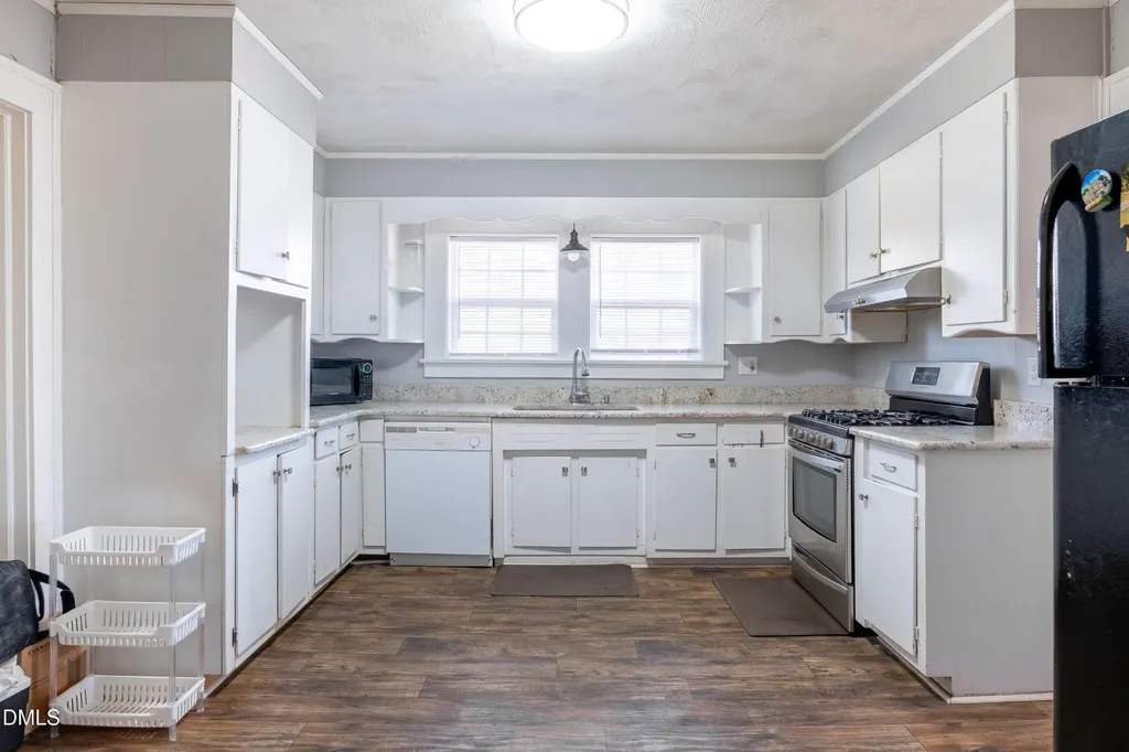 807 N Pollock Street Selma NC 27576