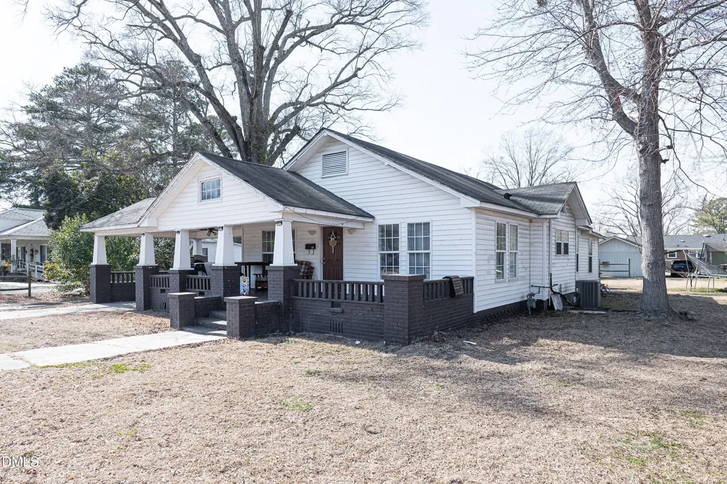 807 N Pollock Street Selma NC 27576