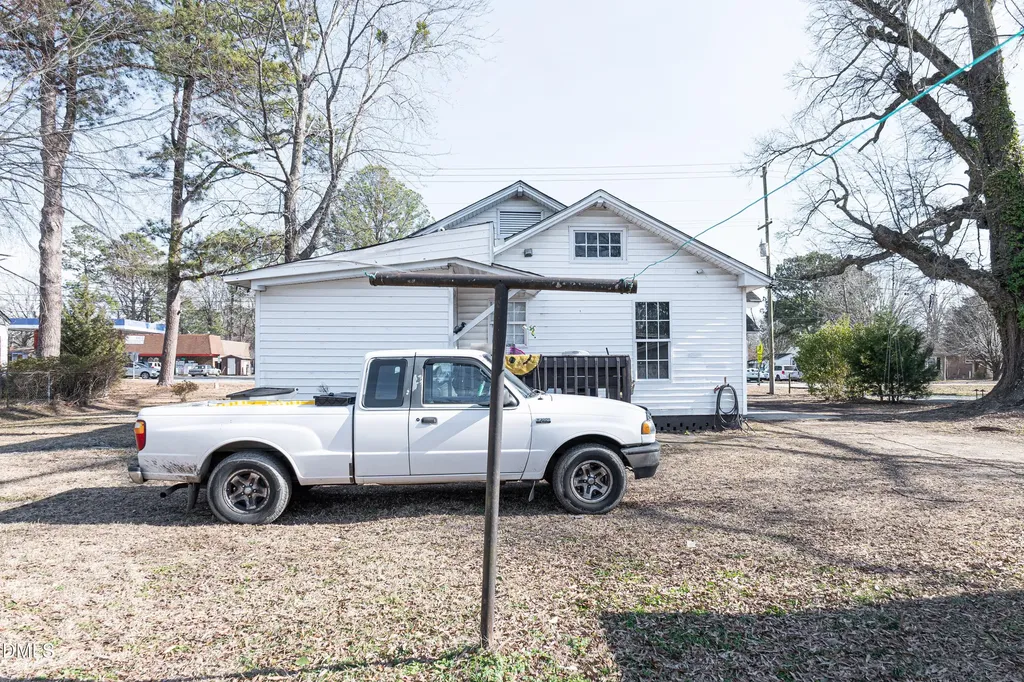807 N Pollock Street Selma NC 27576