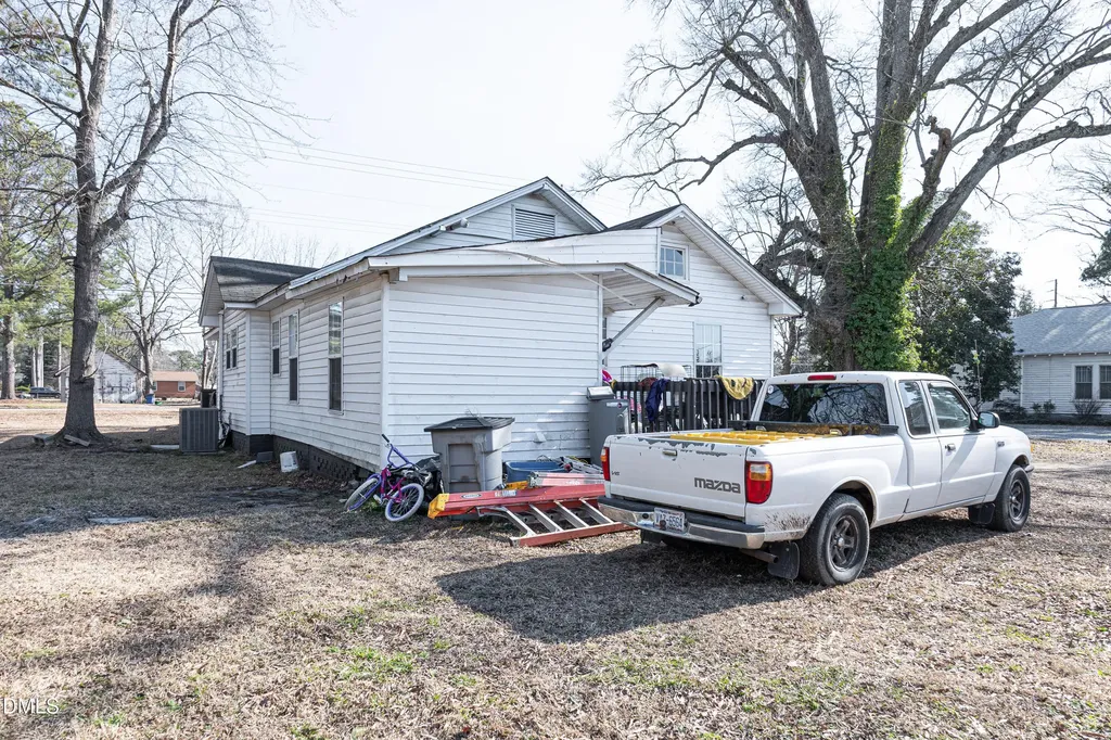 807 N Pollock Street Selma NC 27576