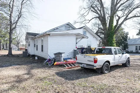 807 N Pollock Street Selma NC 27576