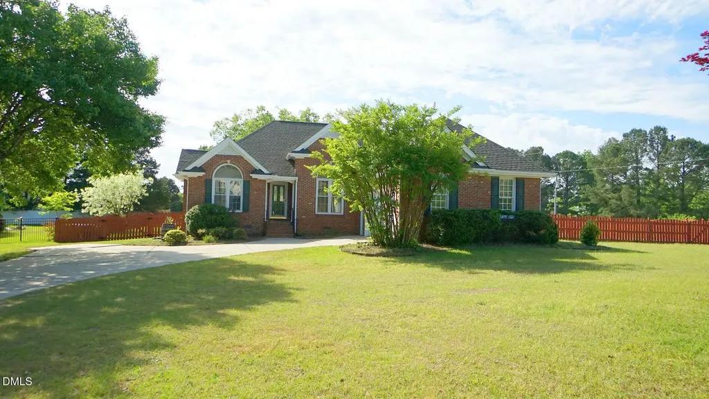 400 Knolls View Drive Fuquay Varina NC 27526