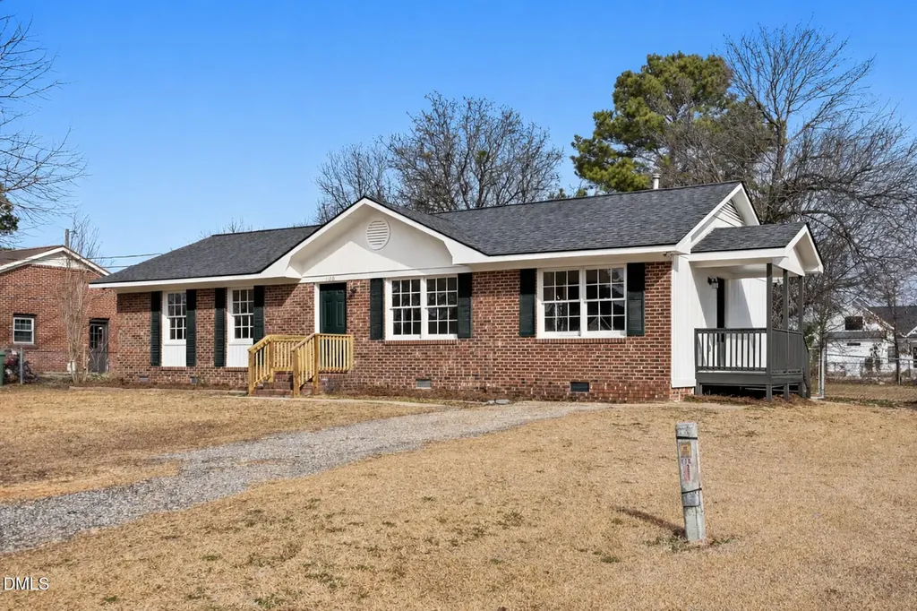 1120 W Pope Street Benson NC 27504