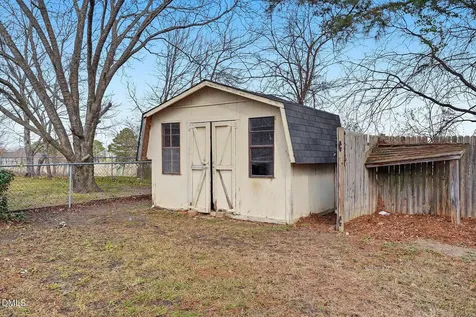 1120 W Pope Street Benson NC 27504