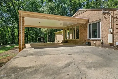 513 W Glendale Street Siler City NC 27344