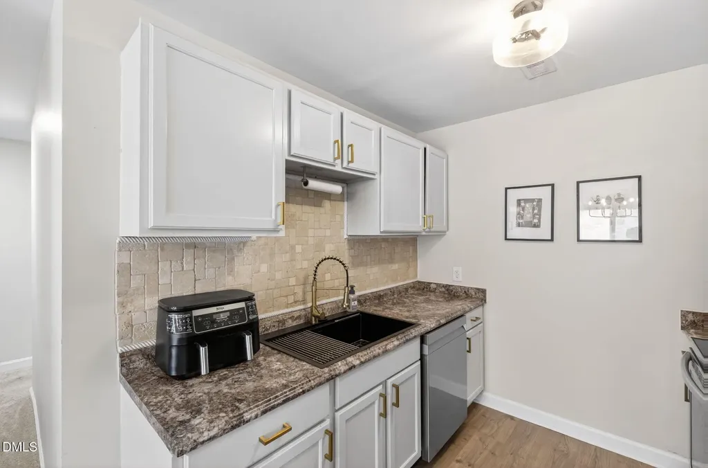 2708 Plainsfield Circle Raleigh NC 27610
