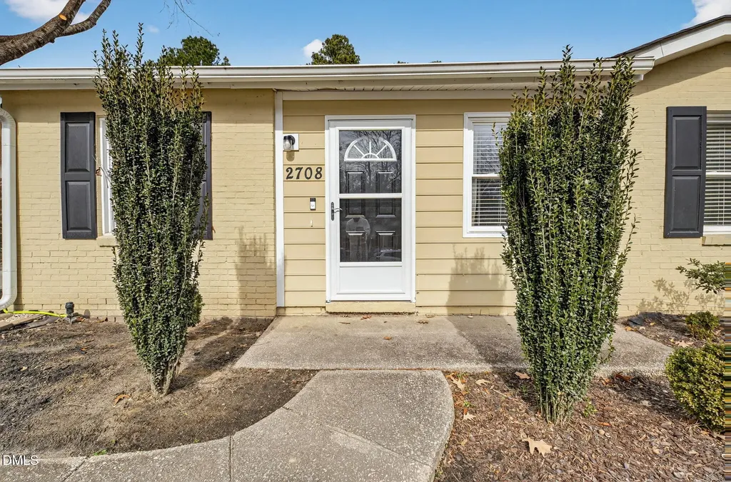 2708 Plainsfield Circle Raleigh NC 27610