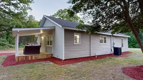 3610 Hawkins Sanford NC 27330