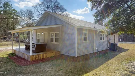 3610 Hawkins Sanford NC 27330