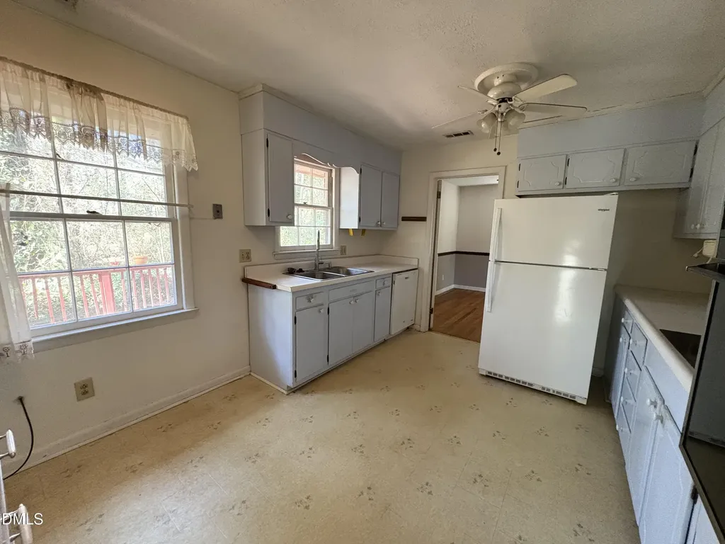 824 Ravenwood Drive Raleigh NC 27606