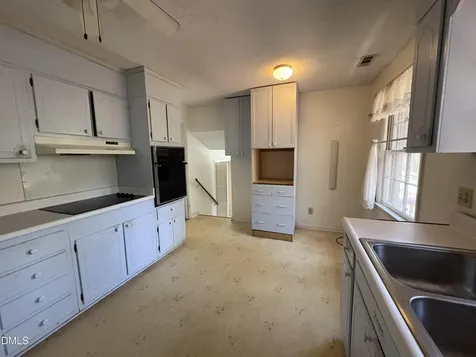 824 Ravenwood Drive Raleigh NC 27606