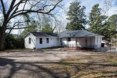 3933 Village Drive Fayetteville NC 28304