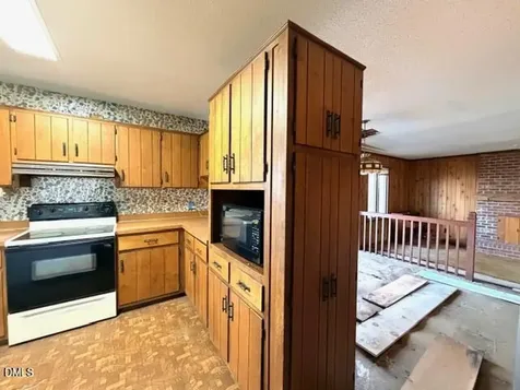 6998 Us 421 S Bear Creek NC 27207