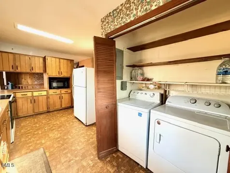 6998 Us 421 S Bear Creek NC 27207