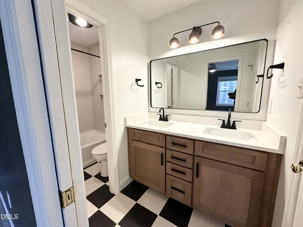 5649 Hamstead Crossing Raleigh NC 27612
