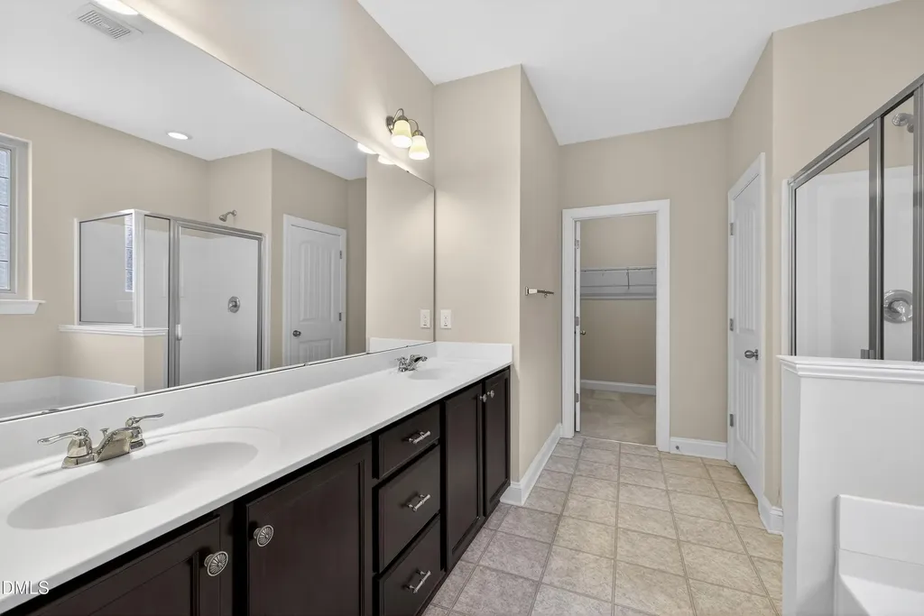 82 Kenilworth Street Clayton NC 27527